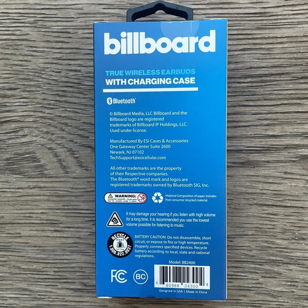 Billboard True Wireless Earbuds with Charging Case - white. New